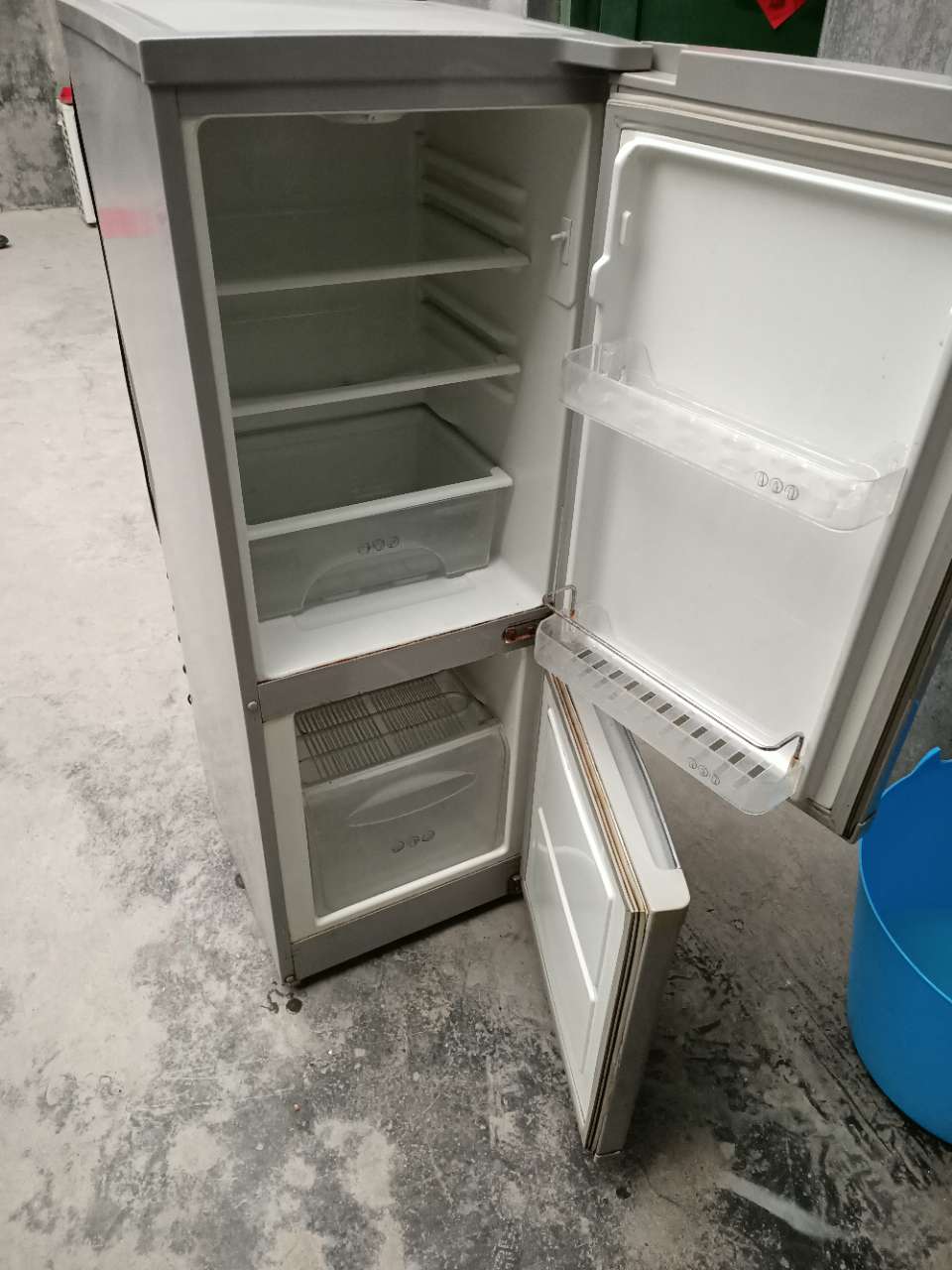 出售一台二手小冰箱