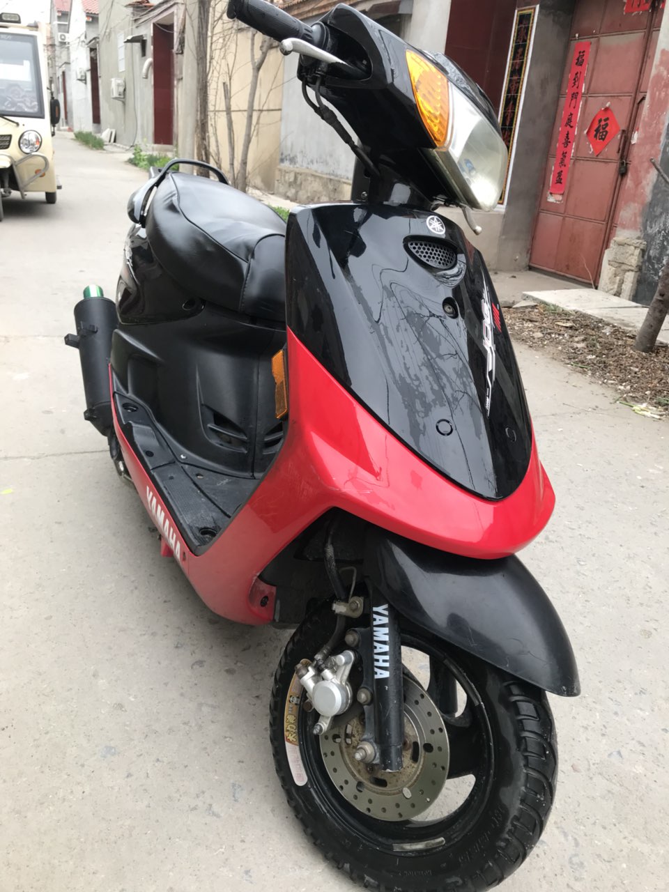 国三雅马哈运动版巧格100踏板摩托车